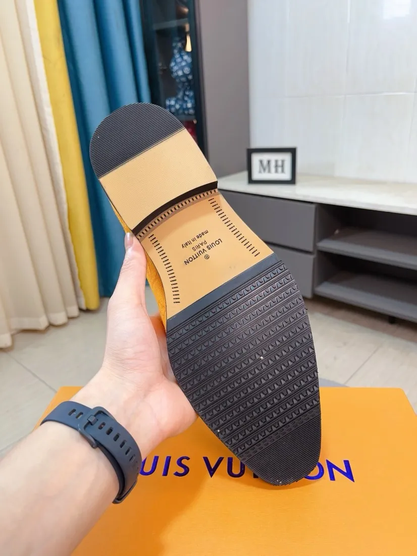 Ex-factory price 720🌹🌹High version [LV] Louis Vuitton's popular casual leather shoes🎖Fashionable and elegant🎖🎖Material: Original imported open-edge beaded cowhide, washed cowhide leather lining, original open-molded rubber outsole, high-end and classy, ​​elegant quality, instantly transforming into a handsome man ❤❤Standard\nNumber: 38-44